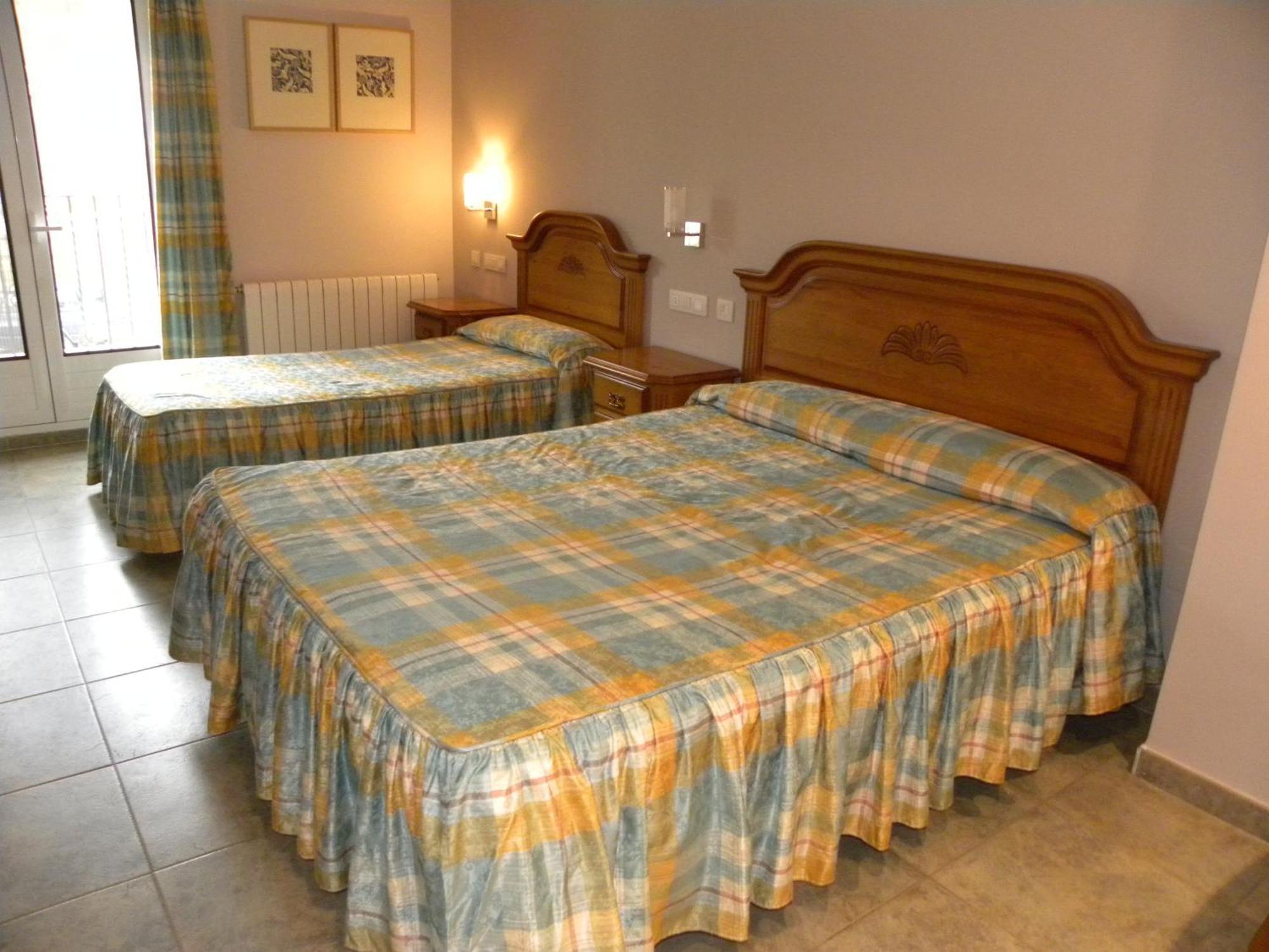 Hotel Duque De Calabria Manzanera Pokoj fotografie