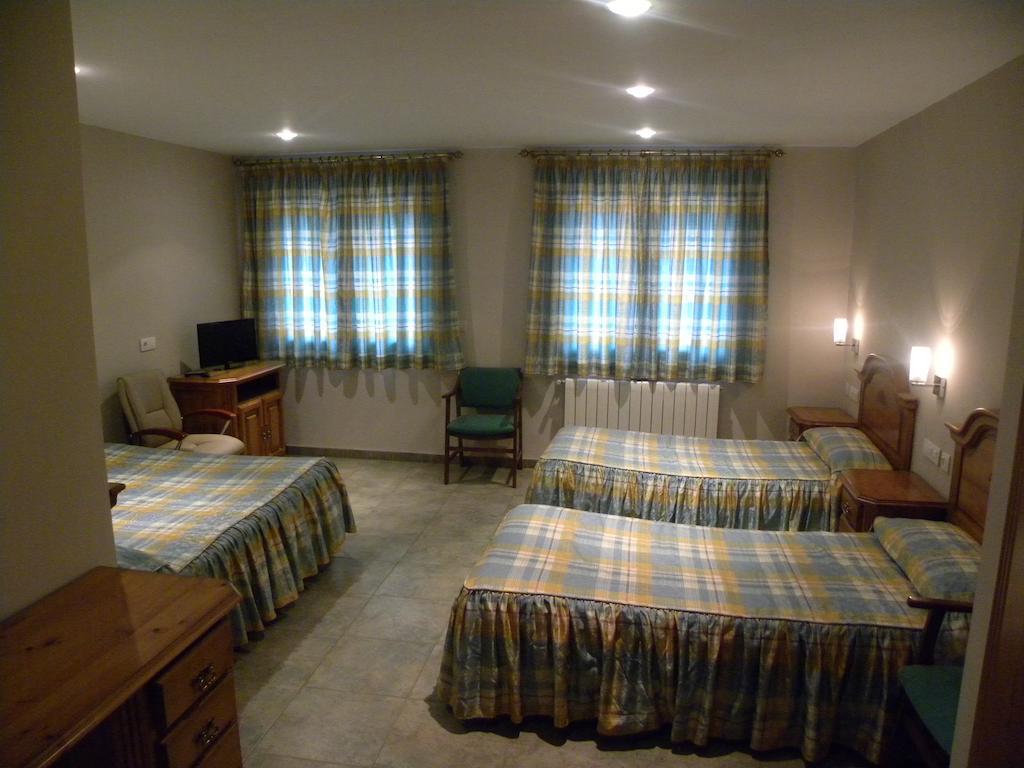 Hotel Duque De Calabria Manzanera Pokoj fotografie